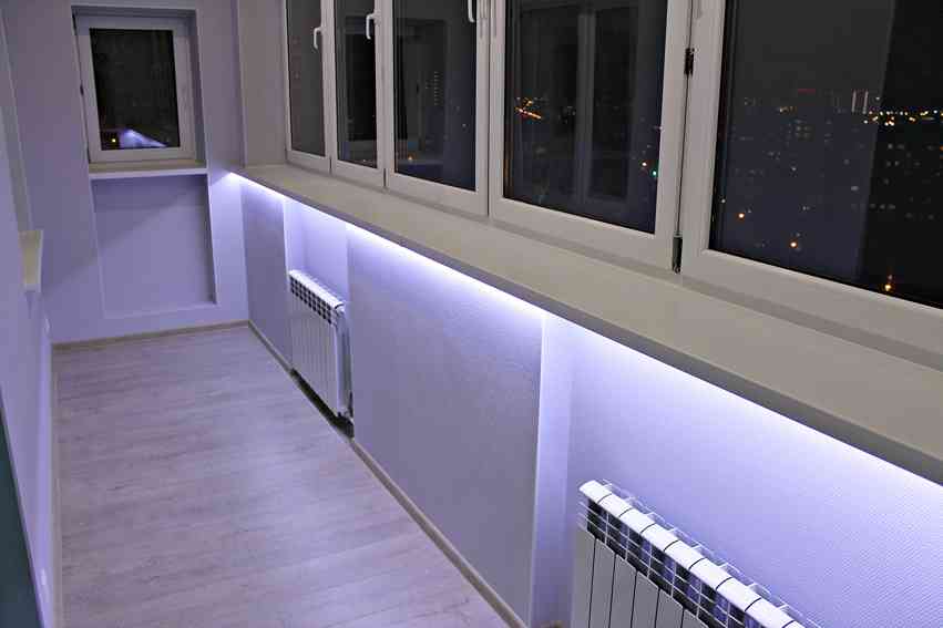 светодиодные лампы на балконе